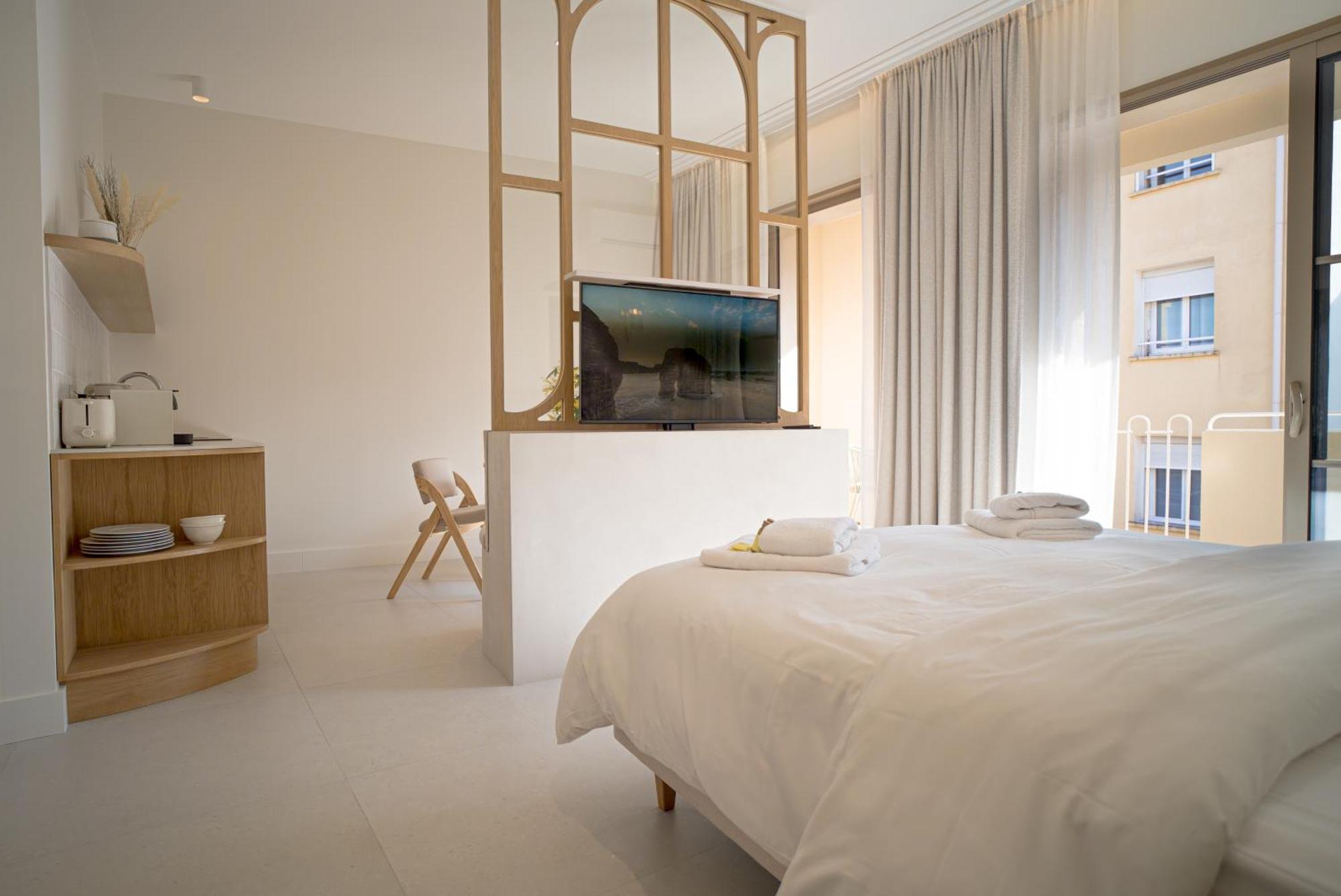 Studios Raffines Avec Terrasses - Plages, Ville Et Gare A Pied - Maison Raphael Saint-Raphaël Zewnętrze zdjęcie